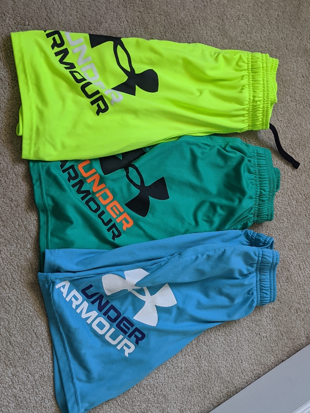Under Armour Boys Size medium Athletic Shorts